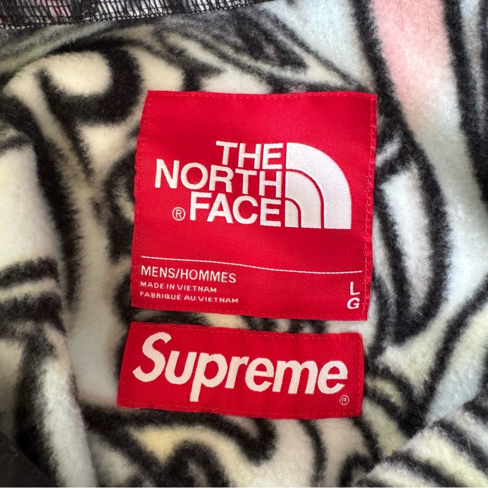 Supreme x The North Face Steep Tech Fleece Pullover
Multicolor Dragon - Picture 8 of 11